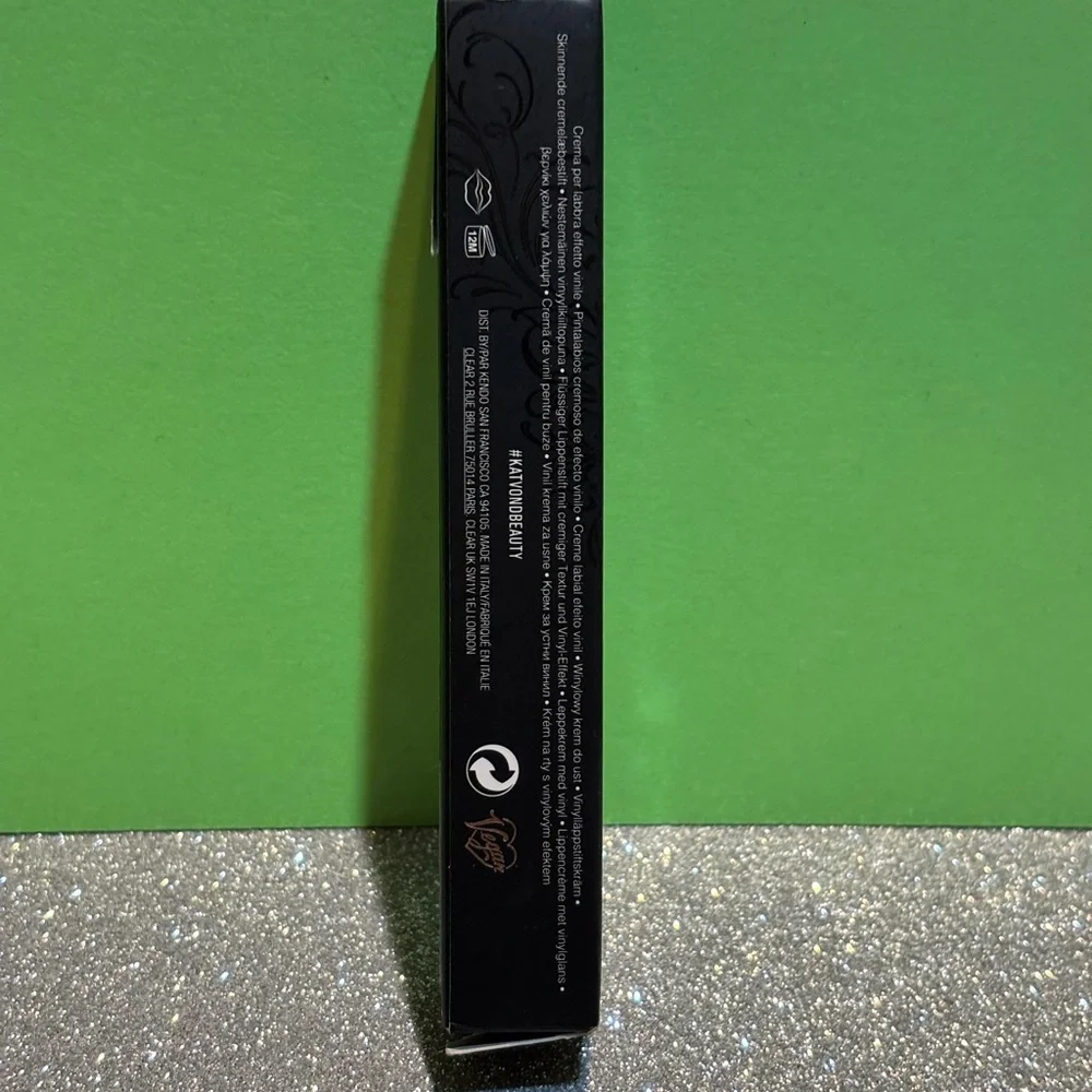 BNIB! Kat Von D Vinyl Liquid Lip Cream in DAHLIA
